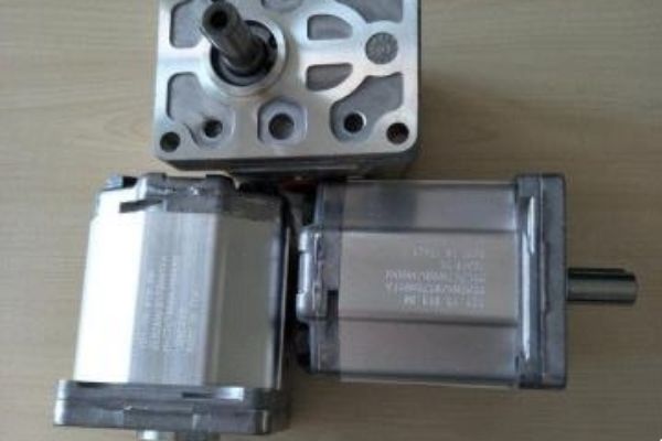 SAUER双联齿轮泵,丹佛斯齿轮泵SKP2NN/012RN06SB的特点及应用